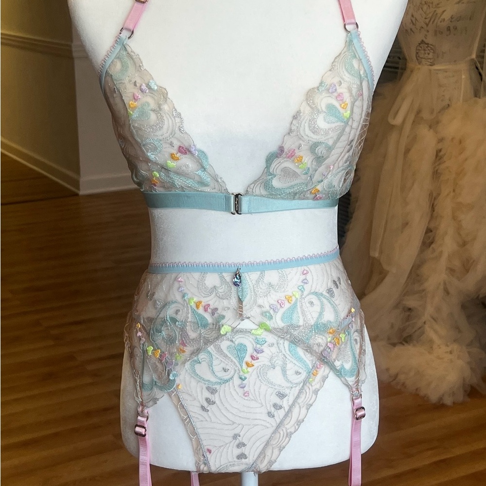 Honey Birdette Elegant Lace 3 piece Lingerie Set - Pastel Blue and Pink size XL